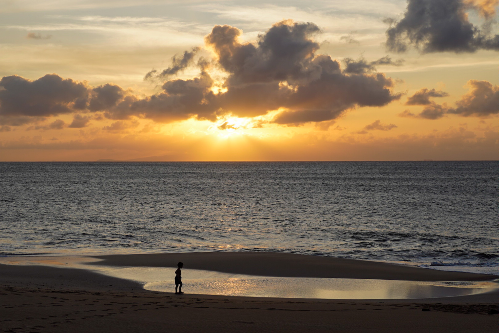 Sunset over the Pacific Ocean at Papohaku Beach on Molokai, Hawaii.